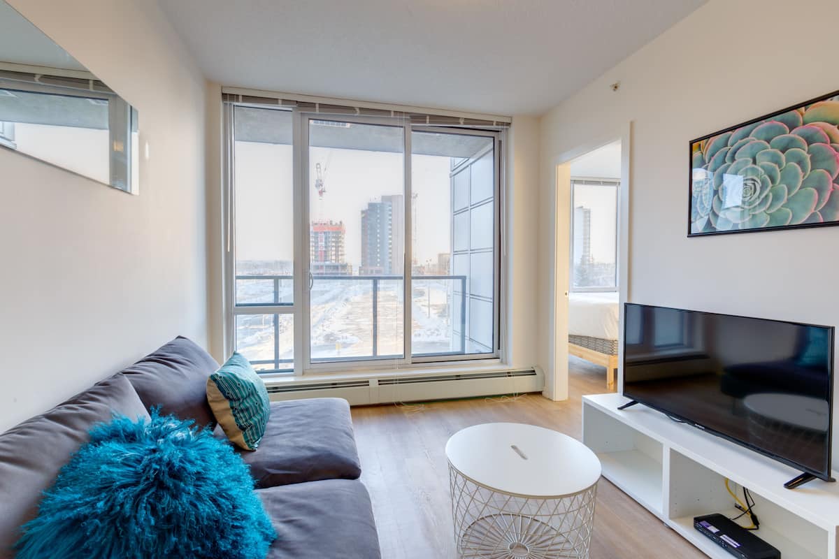 Suite, 2 Bedrooms | Living room | Flat-screen TV