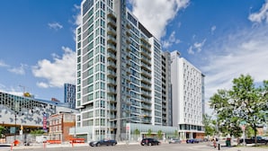 Exterior - Suite Digs N3 (Calgary)