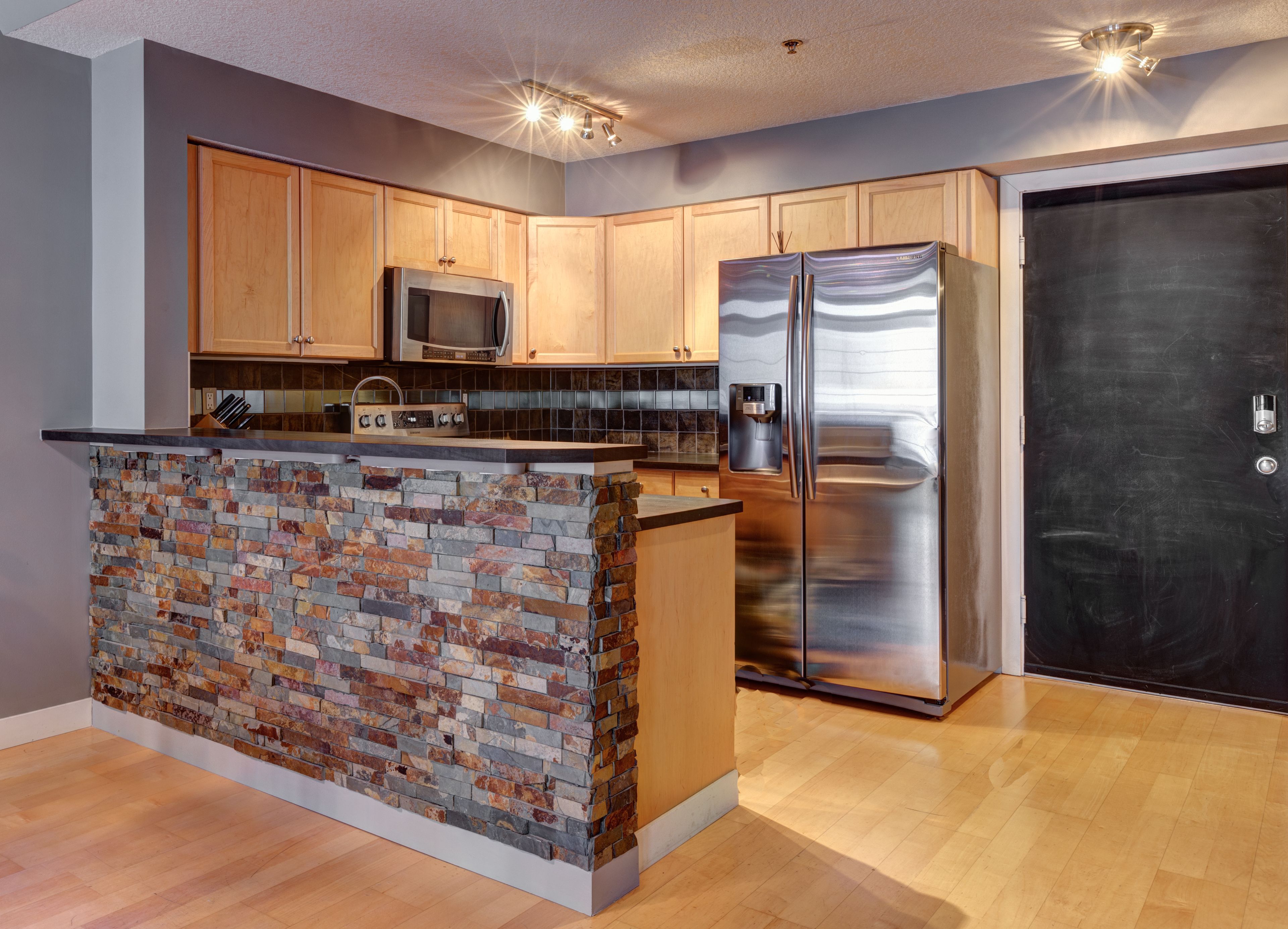 Loft ejecutivo, 1 cama Queen size | Cocina privada | Refrigerador con congelador, microondas, horno y parrilla de estufa 