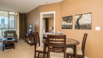Suite, 2 Queen Beds | In-room dining