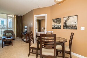 Suite, 2 Queen Beds | In-room dining