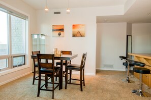 Suite, 2 Bedrooms | In-room dining