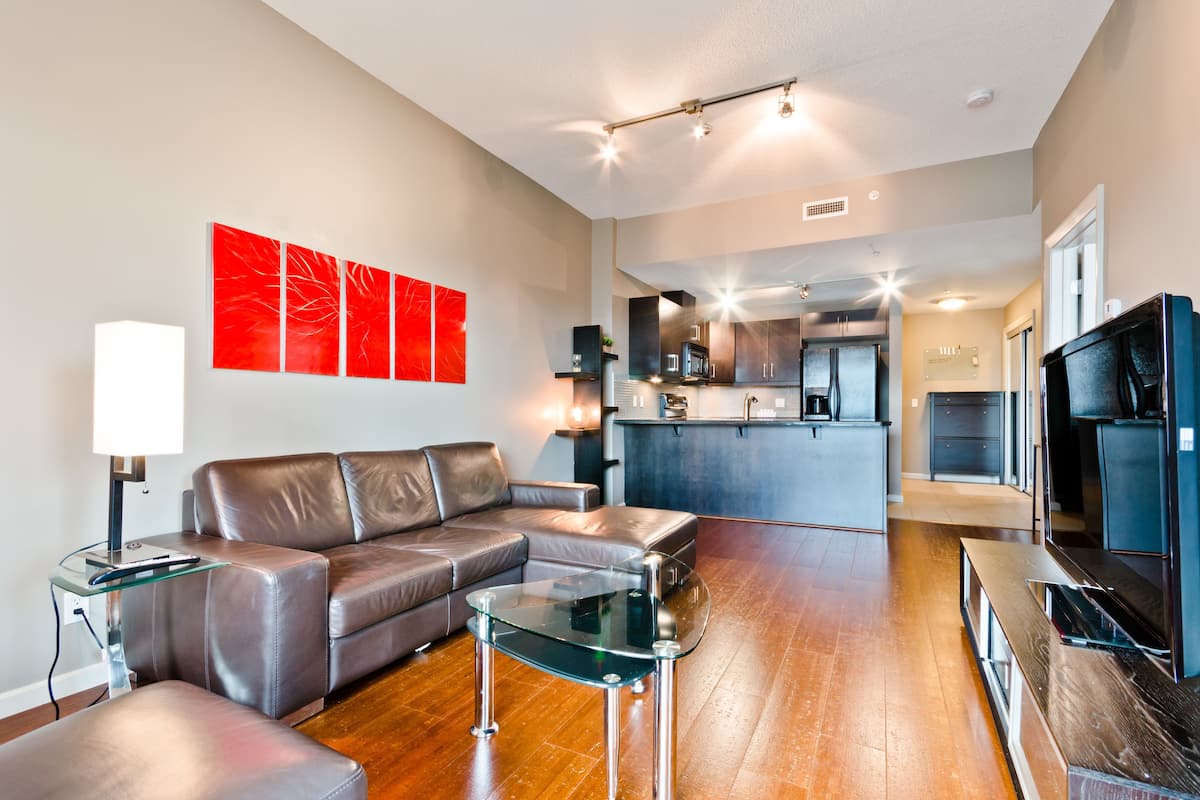 Condo, 1 Bedroom | 1 bilik tidur, seterika/papan seterika, Wi-fi percuma
