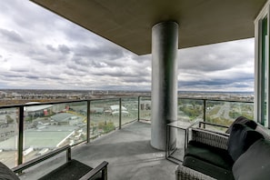 Exclusive Condo, 2 Bedrooms, Mountain View | Balcony