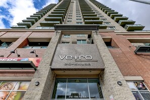 Exterior - Suite Digs Vetro (Calgary)