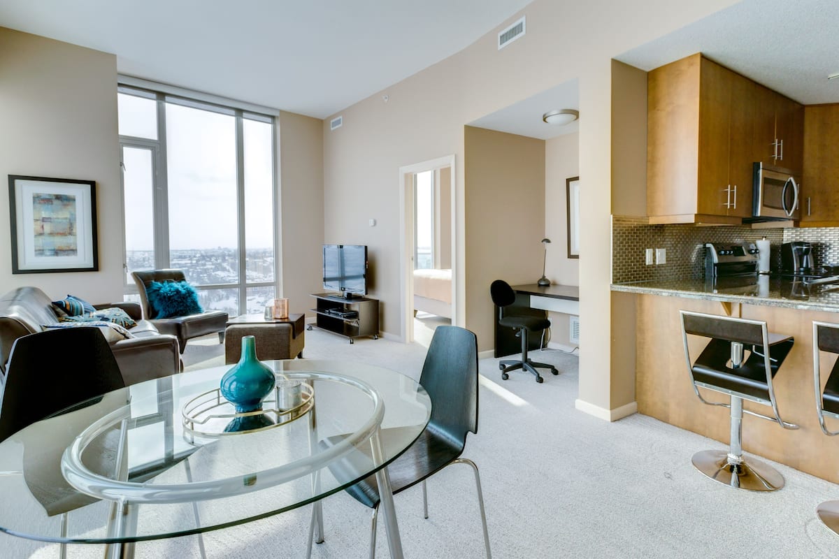 Suite, 2 Katil Ratu (Queen) | 1 bilik tidur, seterika/papan seterika, Wi-fi percuma
