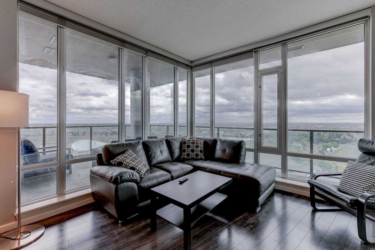 Exclusive Condo, 2 Bedrooms, Mountain View | Living room