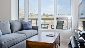 Executive-suite - 2 queensize-senge - udsigt til flod | Stue | Fladskærms-tv