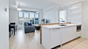 Executive-suite - 2 queensize-senge - udsigt til flod | Stue | Fladskærms-tv