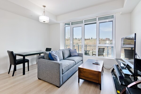 Executive Suite, 2 Queen Beds, River View | Living room | Flat-screen TV