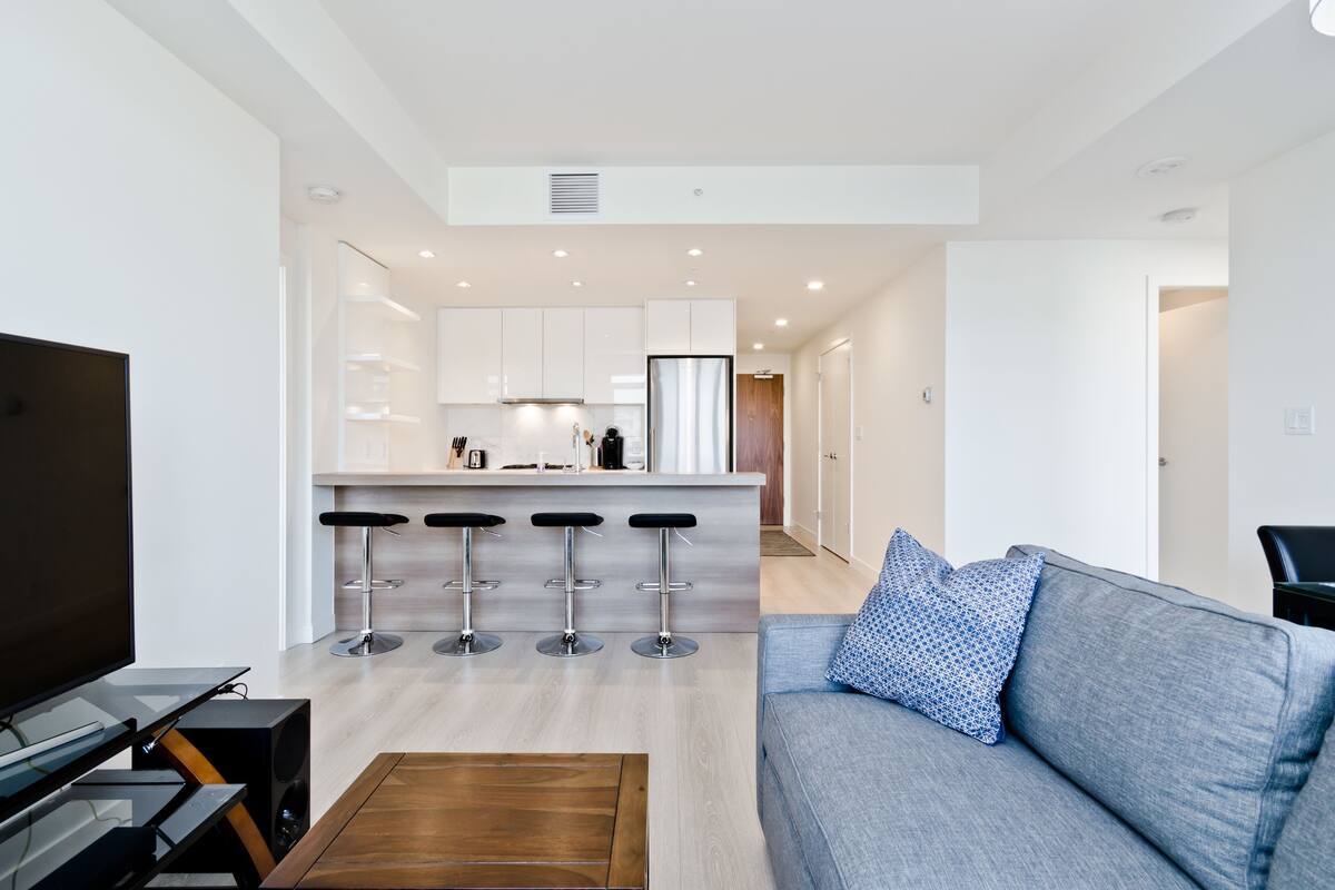 Executive Suite, 2 Queen Beds, River View | Living room | Flat-screen TV