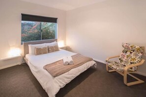 2 bedrooms, iron/ironing board, travel cot, free WiFi