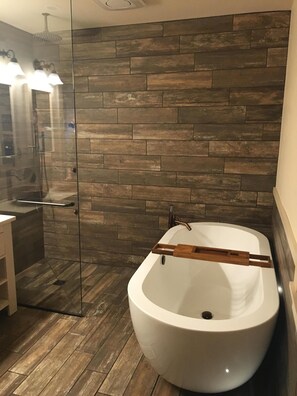 Shower, hair dryer, towels, toilet paper