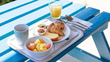 Daily buffet breakfast (EUR 7.50 per person)