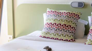 Ropa de cama de alta calidad y escritorio