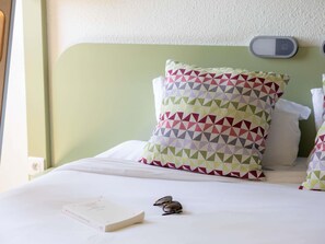 Premium bedding, desk, laptop workspace, blackout drapes - ibis budget Narbonne Sud (Narbonne)