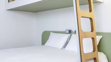 Triple Room, Multiple Beds | Free WiFi, bed sheets