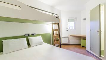 Free WiFi, bed sheets