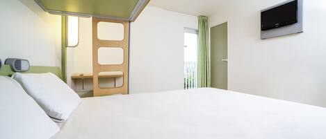 Triple Room, Multiple Beds | Free WiFi, bed sheets