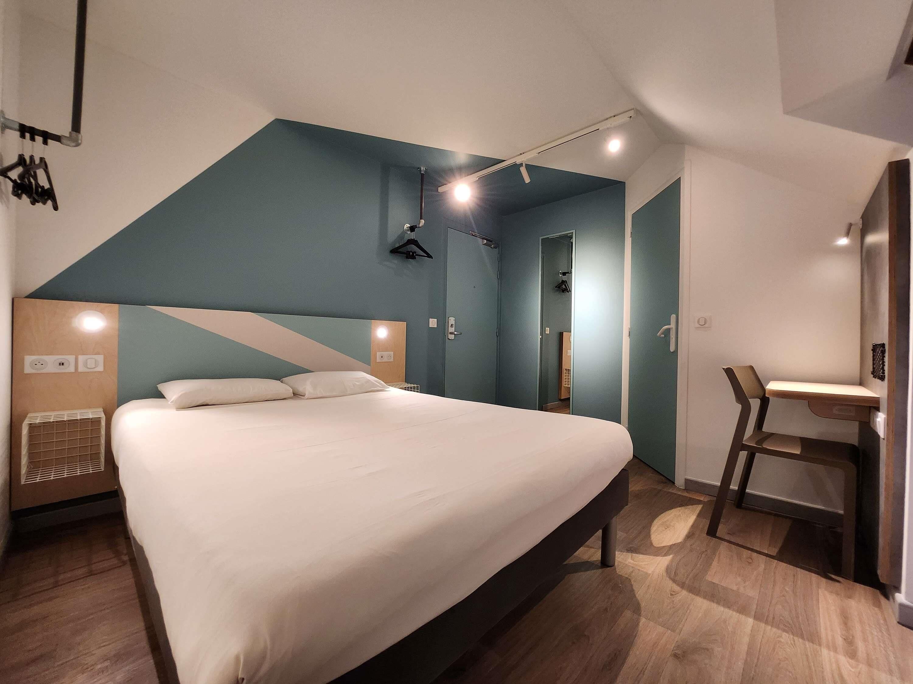 Tweepersoonskamer (Reboost) | Verduisterende gordijnen, gratis babybedden, gratis wifi, beddengoed