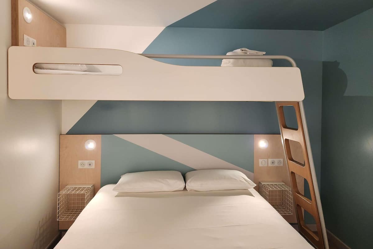 Standard Room (Reboost) | Wi-fi percuma, cadar katil