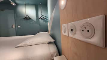 Cortinas blackout, cunas gratuitas, wifi gratis y ropa de cama