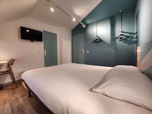 Quarto casal (Reboost) | Wi-Fi de cortesia, roupa de cama