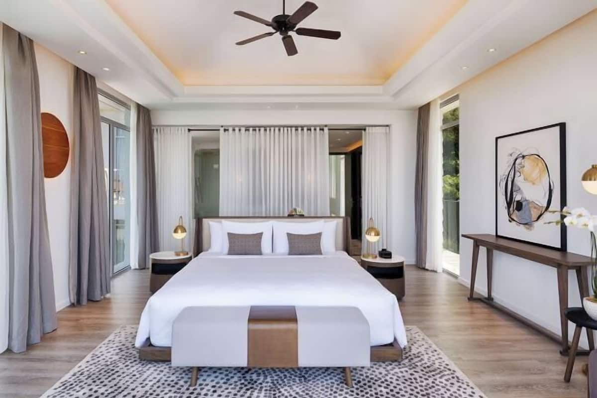 3 bedrooms, Egyptian cotton sheets, premium bedding, down comforters