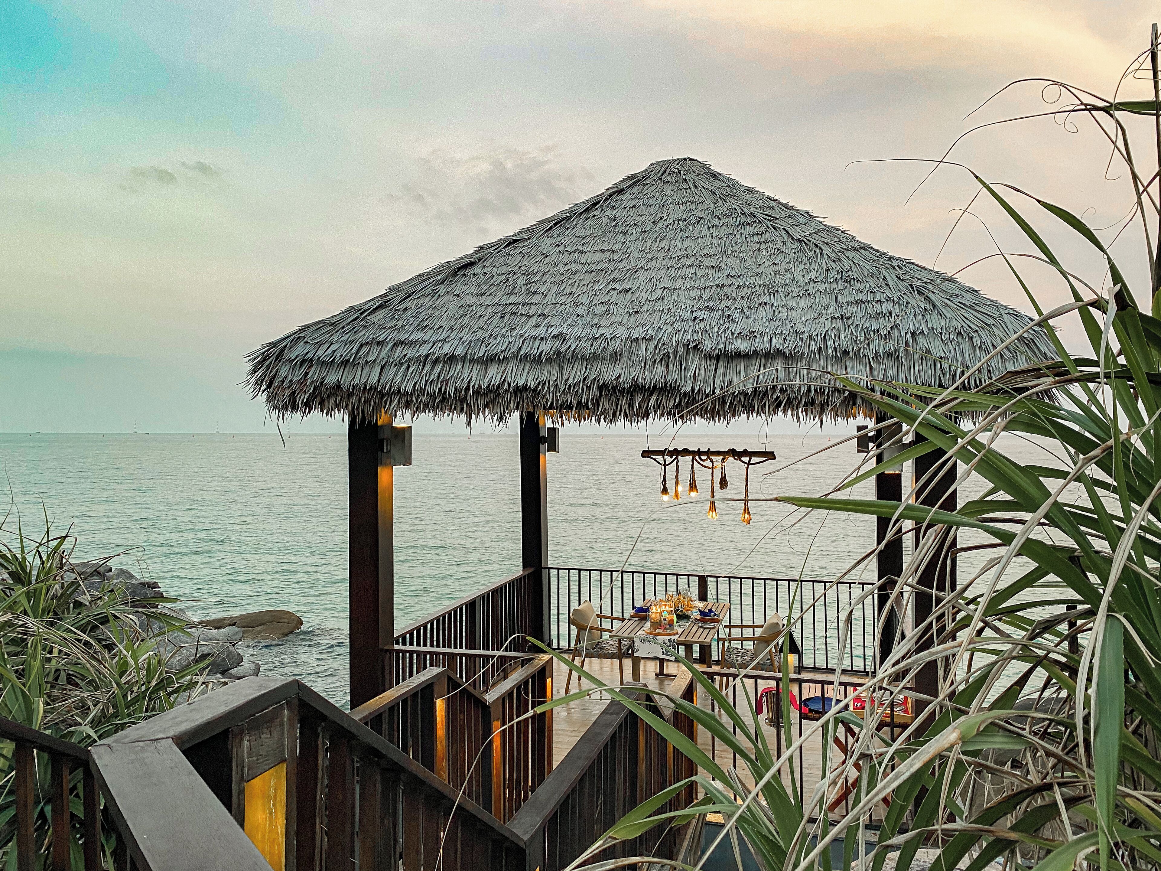 2 restaurantes, se sirven desayunos, comidas y cocina internacional