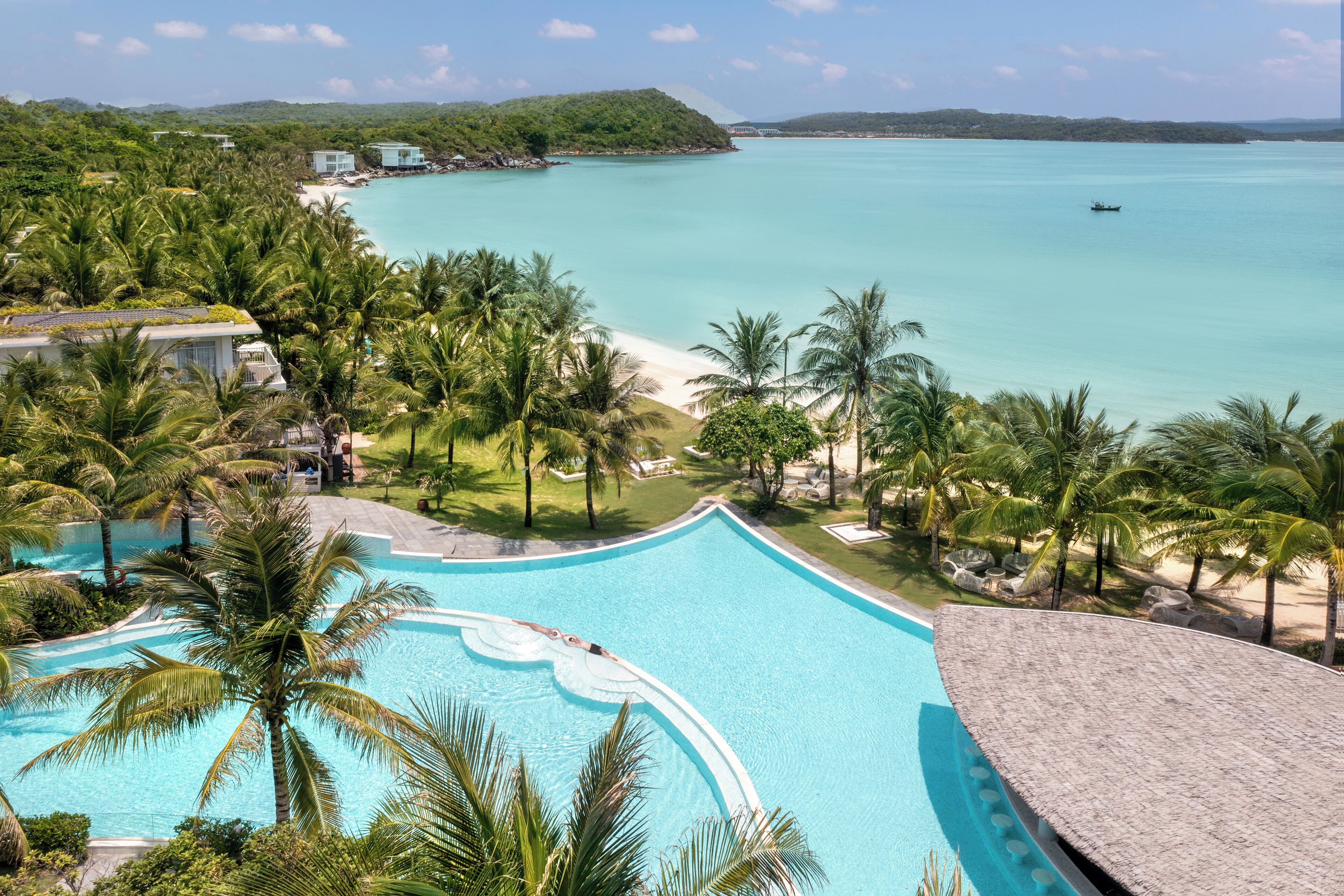 Outdoor pool, pool umbrellas, sun loungers