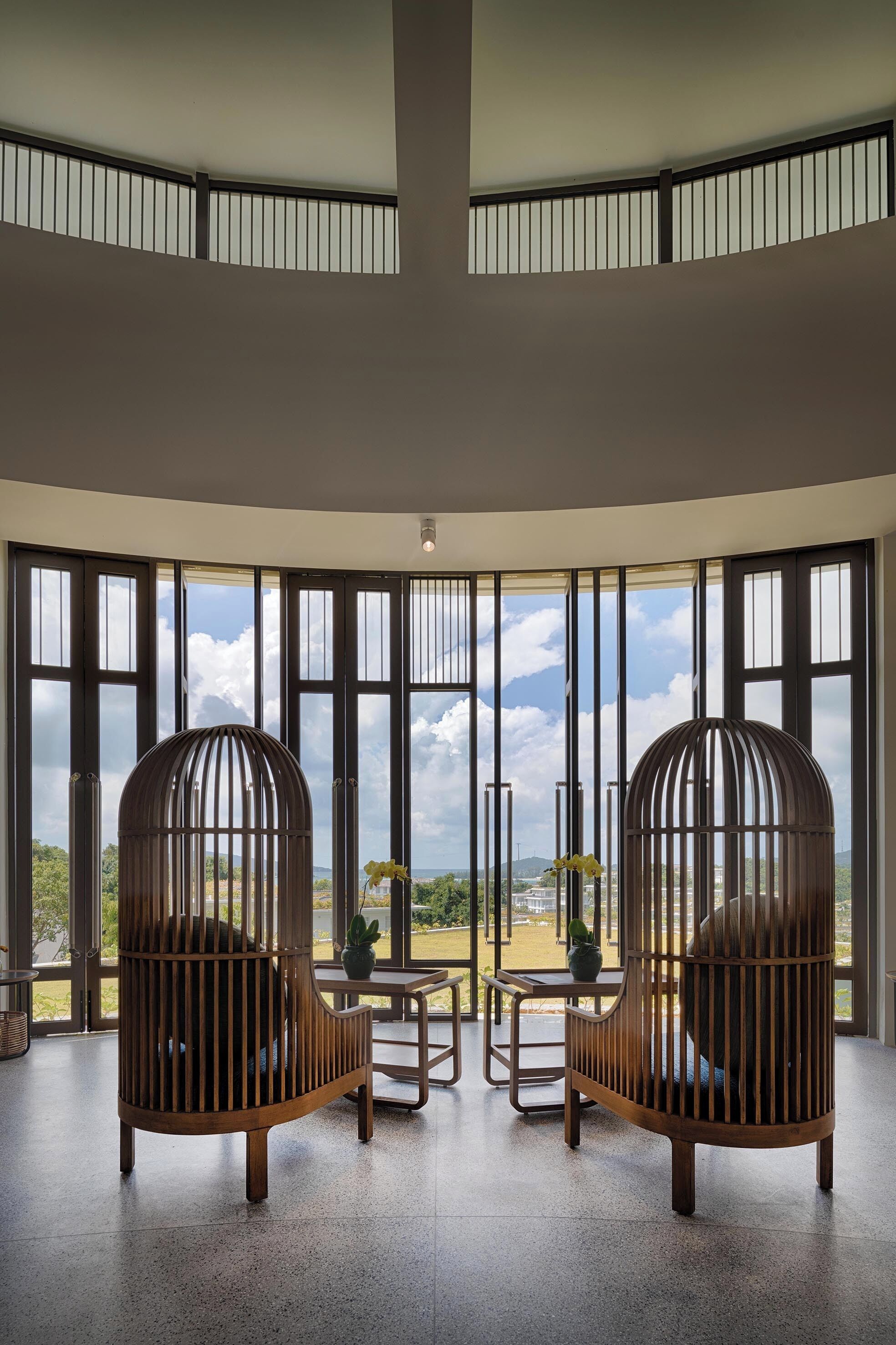 couples treatment room(s), sauna, hot tub, steam room, body treatments