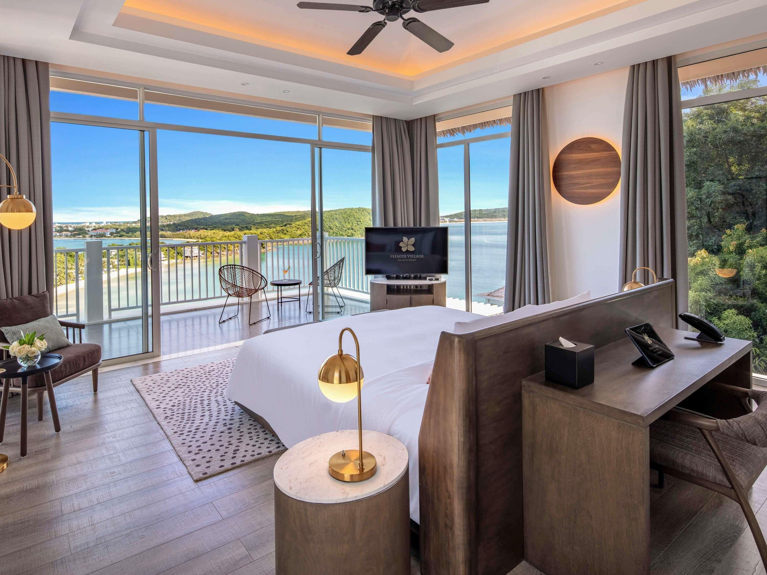 3 bedrooms, Egyptian cotton sheets, premium bedding, down comforters