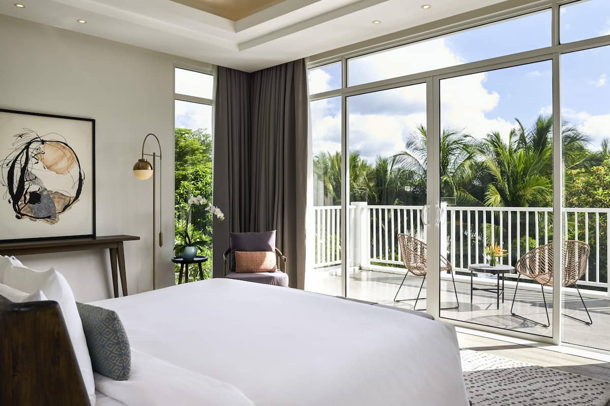 3 bedrooms, Egyptian cotton sheets, premium bedding, down comforters