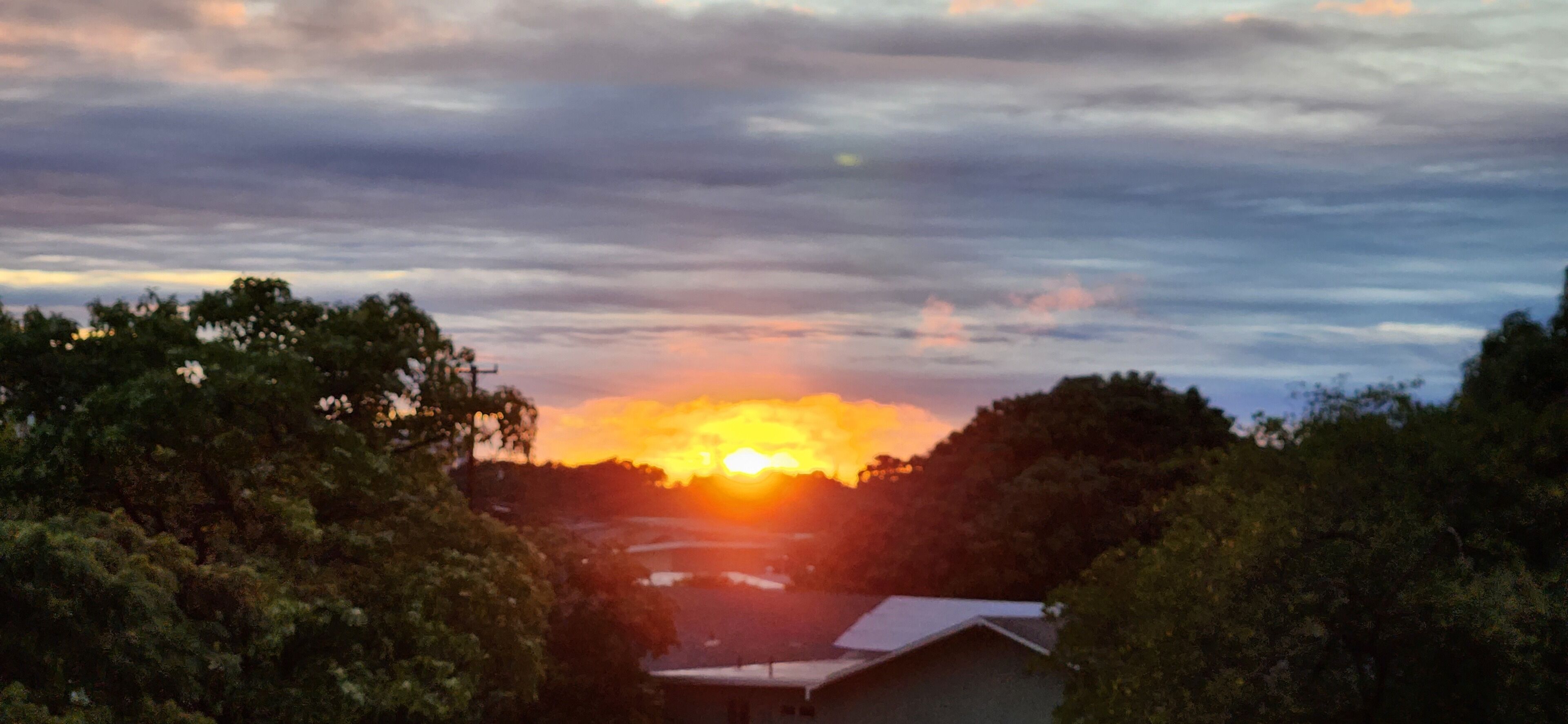Chuveiro, secador de cabelo, toalhas de banho, sabonete
