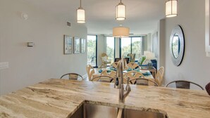 Dining - 208 B Shipwatch by AvantStay | Ocean Views | Close to Beach | Community Pool! (Isle Of Palms)
