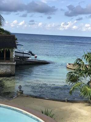 Beach nearby, sun loungers, beach towels