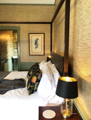 5 عدّة غرف نوم ومكتب ومكواة/لوح كي وسرير سفر