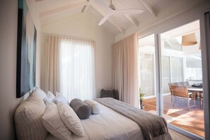 4 bedrooms, iron/ironing board, travel cot, WiFi - Moso House with Heated Pool, Sauna + Cold Plunge (Pearl Beach)