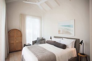 4 habitaciones, tabla de planchar con plancha, cuna de viaje y wifi