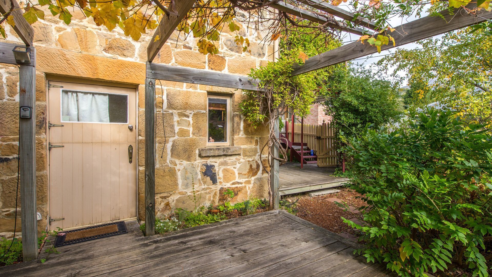 Beautiful self-contained studio — image 8