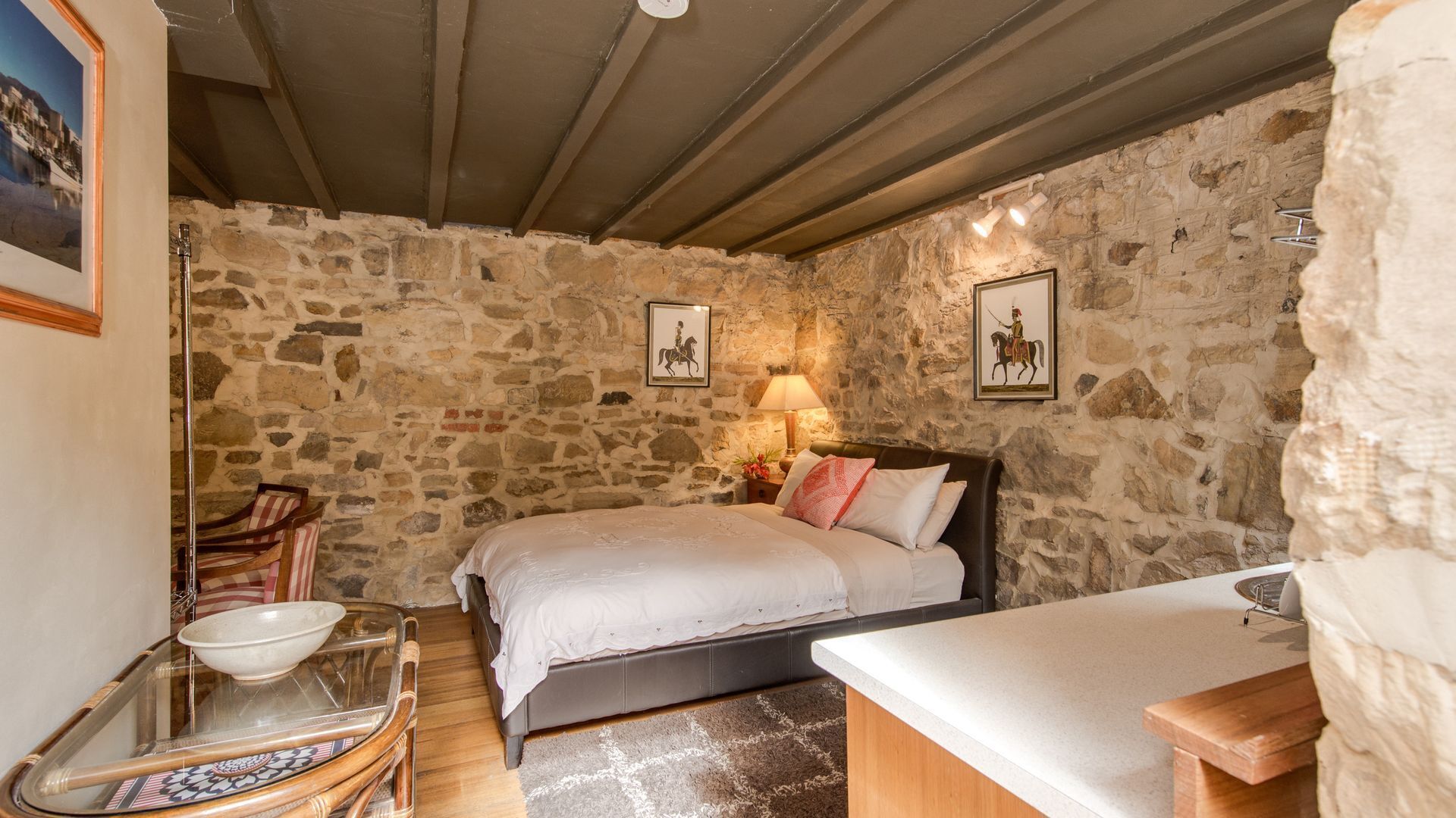 Beautiful self-contained studio — image 2