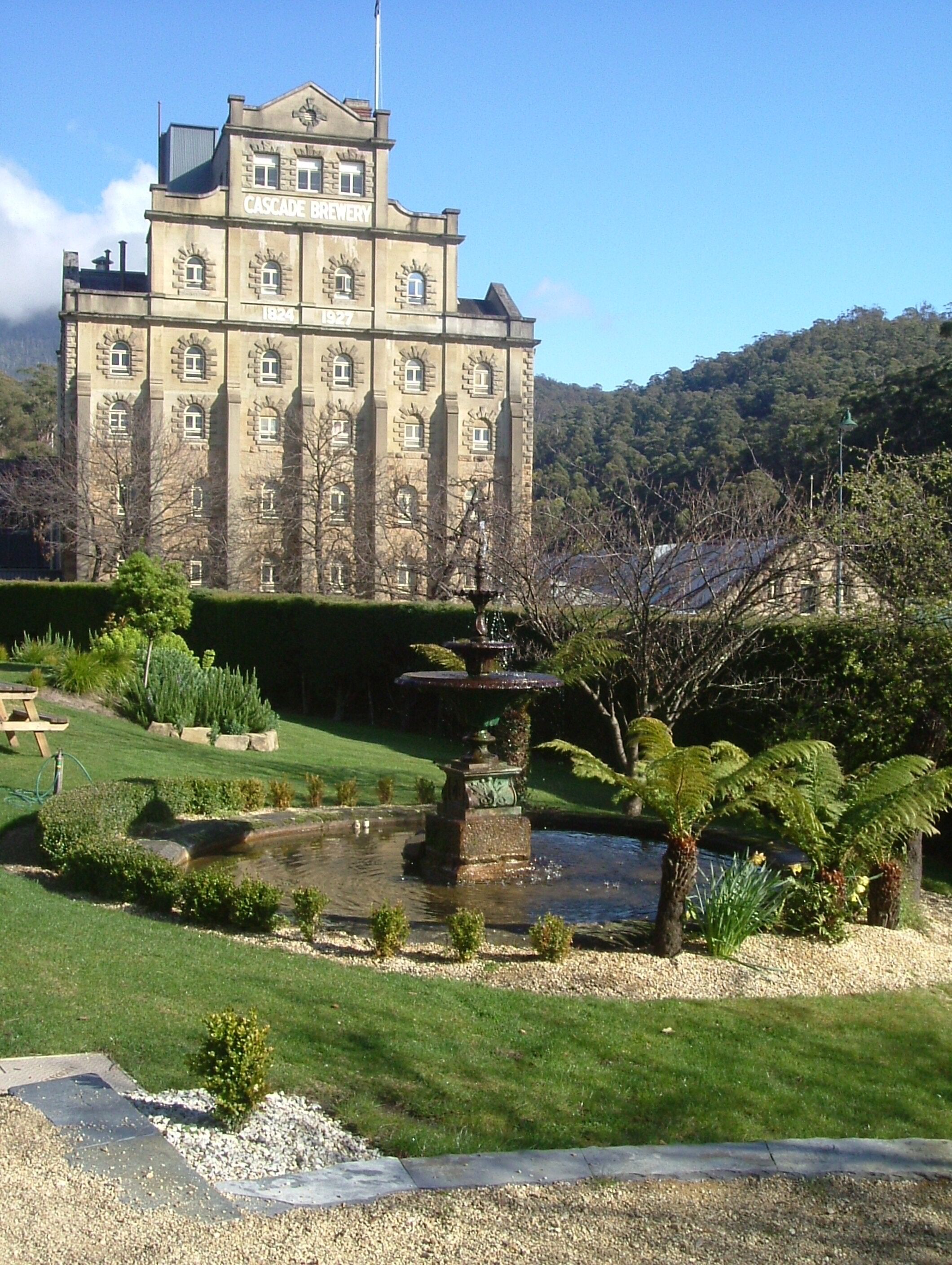 Beautiful self-contained studio — image 10