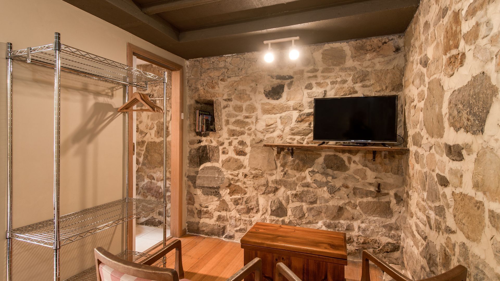 Beautiful self-contained studio — image 5