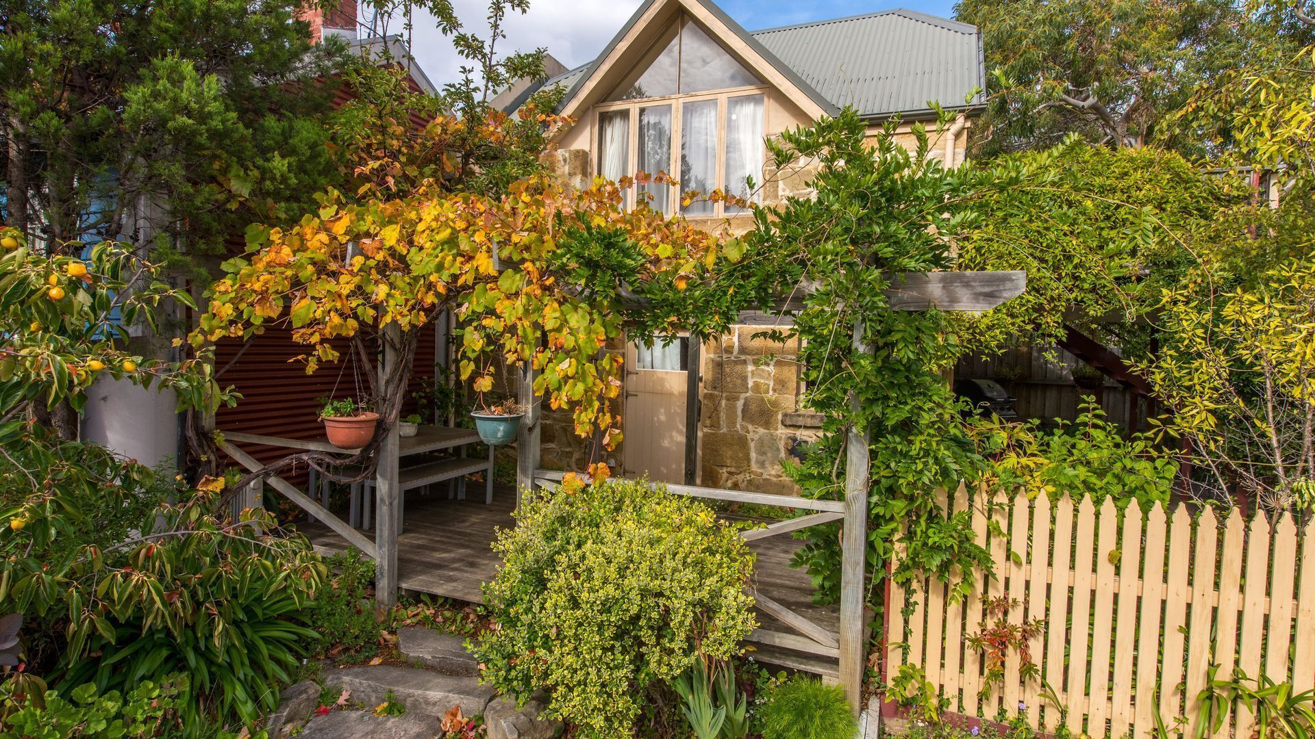 Beautiful self-contained studio — image 9