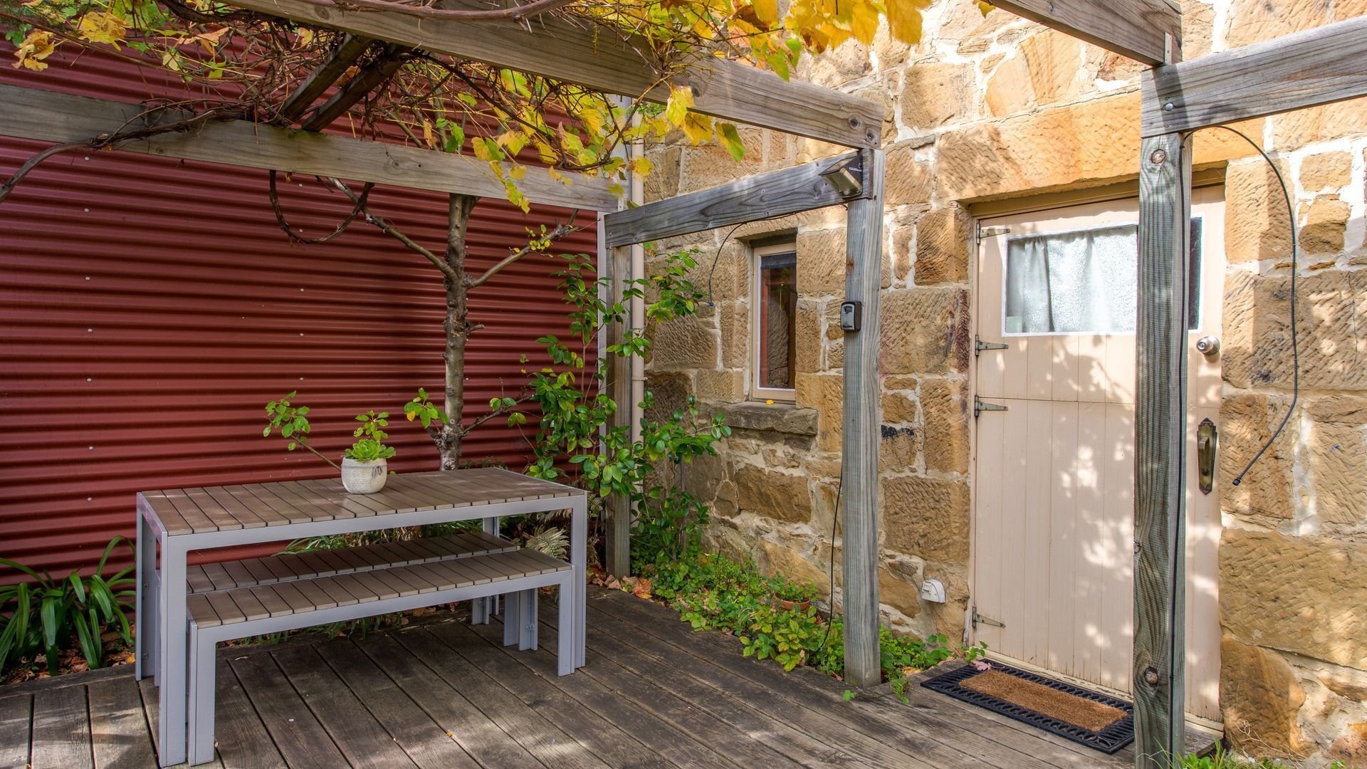 Beautiful self-contained studio — image 7