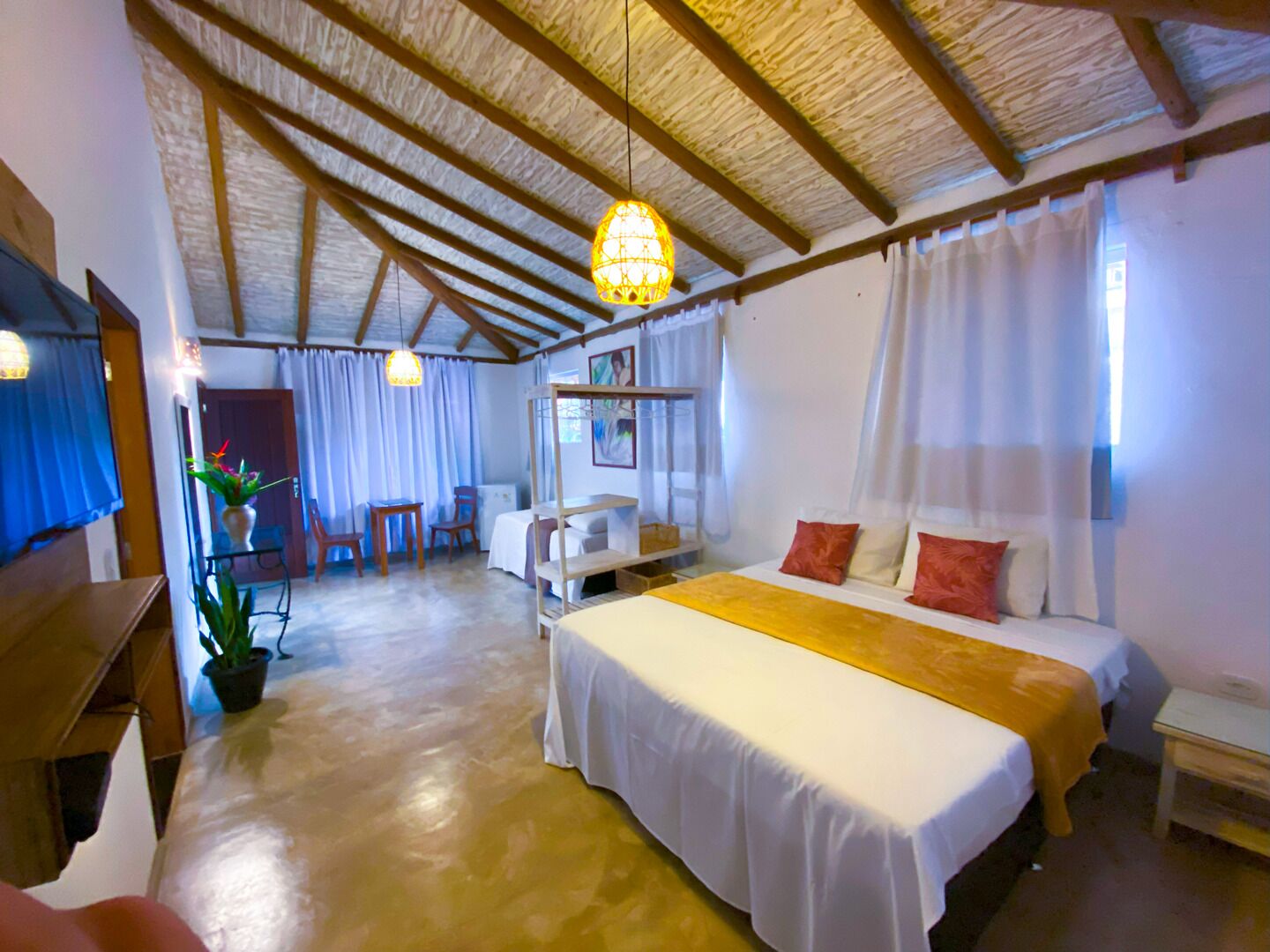 Comfort Triple Room | Blackout drapes, iron/ironing board, free WiFi, bed sheets