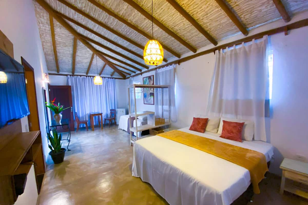 Comfort Triple Room | Blackout drapes, iron/ironing board, free WiFi, bed sheets