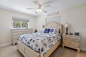 2 bedrooms, iron/ironing board, free WiFi, bed sheets - Citrus Cottage (Peggy's Retreat) (Hobe Sound)