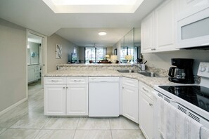 Coffee/tea maker, fridge, microwave, oven
