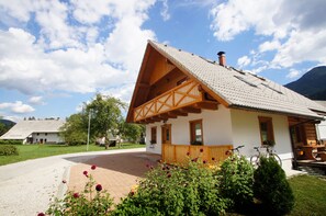 Exterior - Chalet Pr'Dobravc, huge garden, Triglav national park & Bohinj Lake (Bohinj)